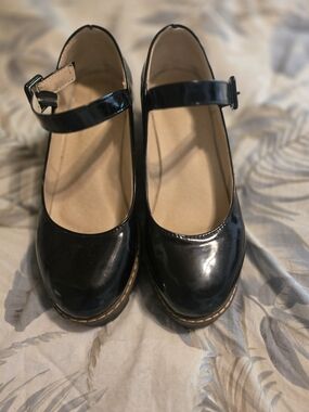 Black Patent Mary Jane Shoes - Classic Women's Style 7